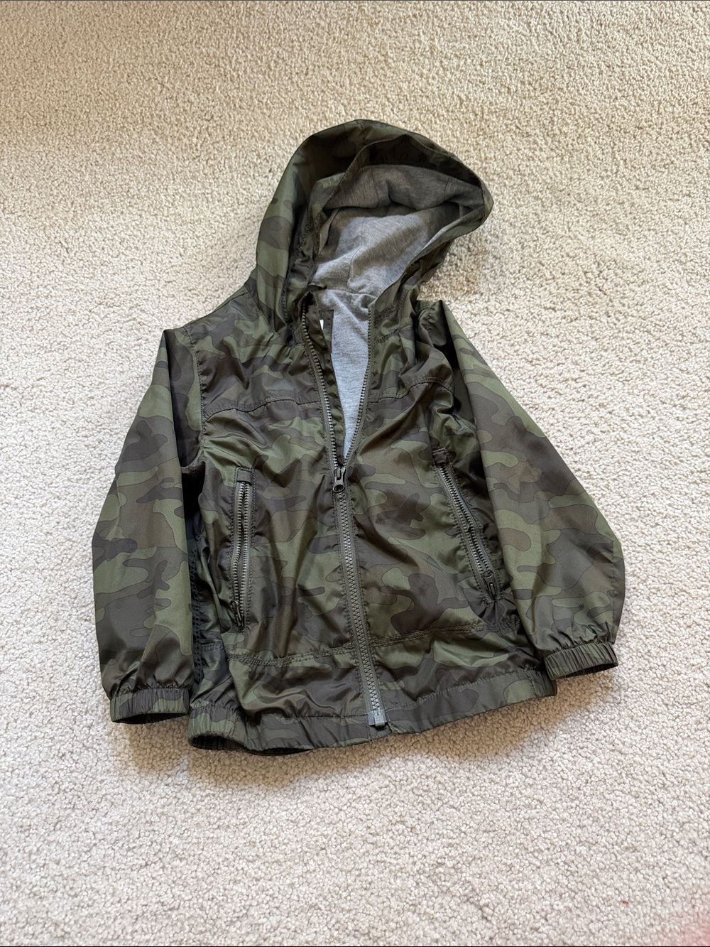 GAP Kids Camo Hooded Rain Jacket - Green size 4